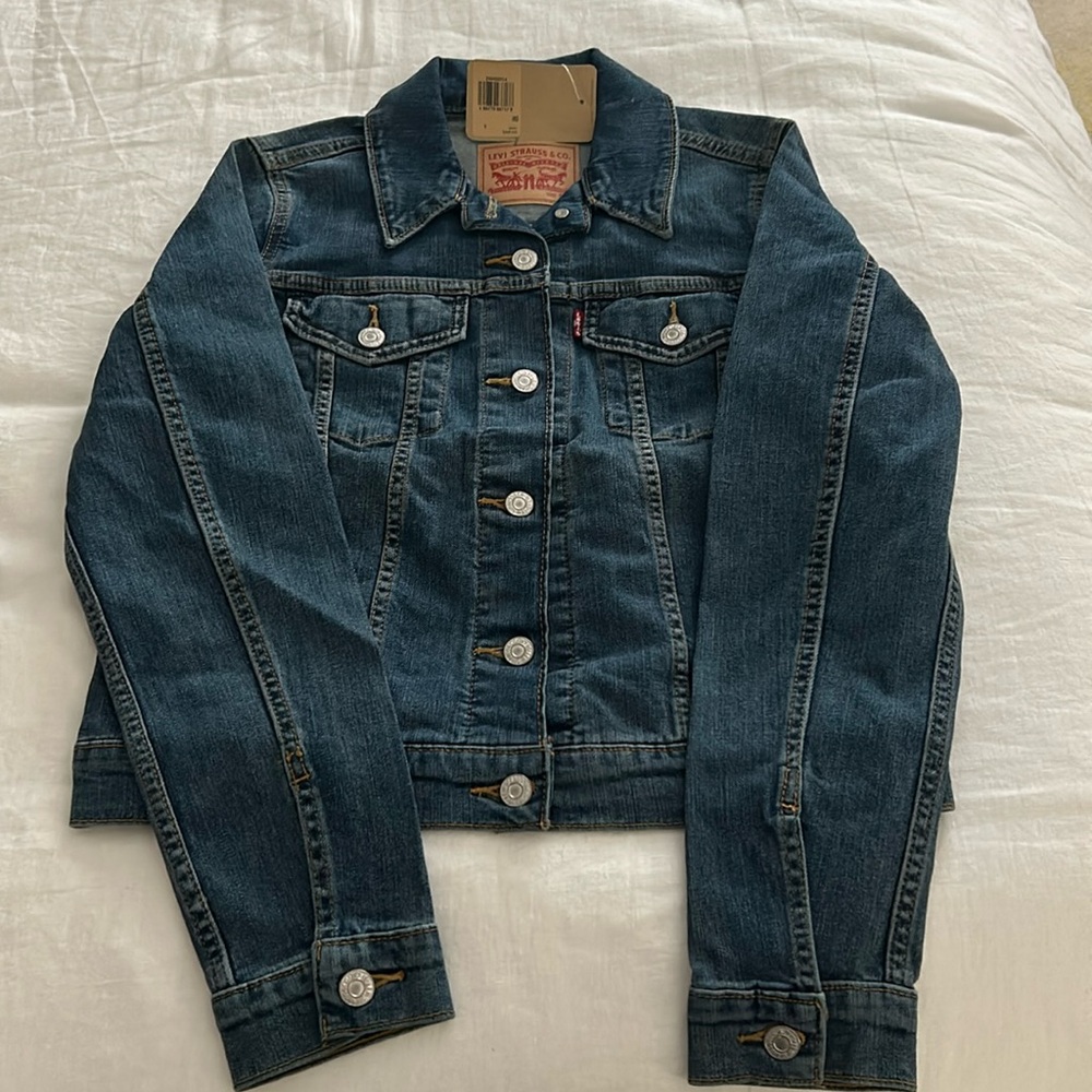 NWT Woman’s Original Trucker Levi’s Jean Jacket with tags size small
